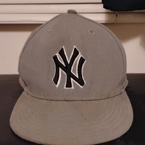 NY Yankees Fitted New Era Hat - 7 1/8